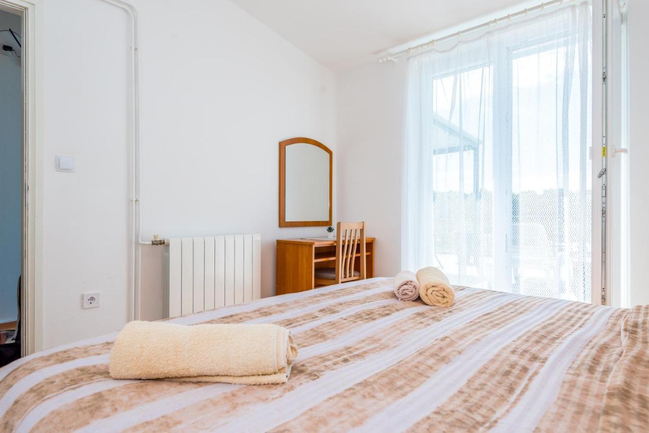 Apartment And Rooms Dalmatiko Vodice Exterior foto