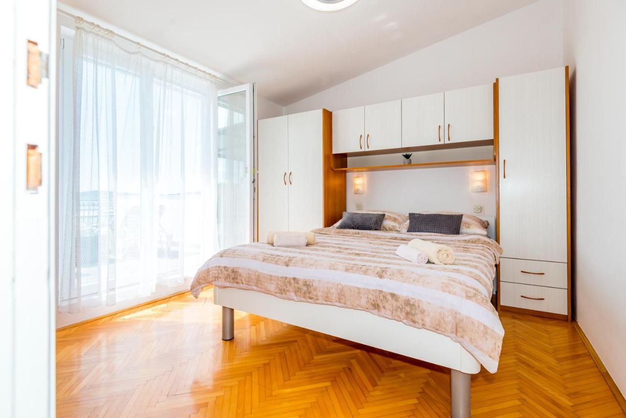 Apartment And Rooms Dalmatiko Vodice Exterior foto