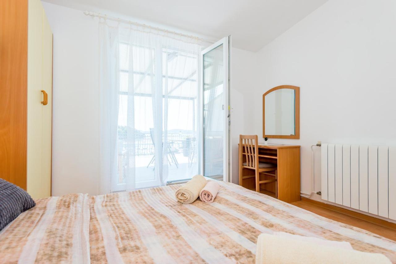 Apartment And Rooms Dalmatiko Vodice Exterior foto