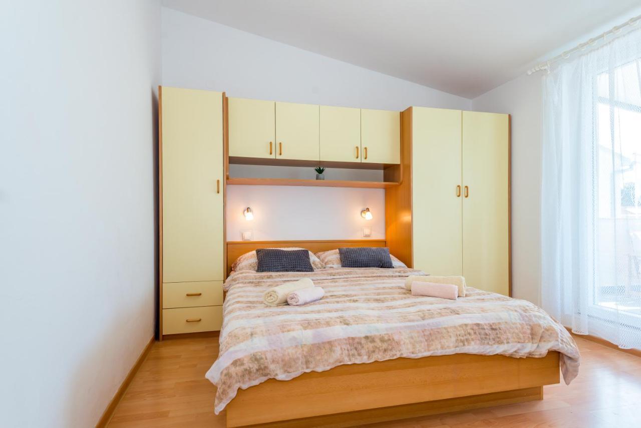 Apartment And Rooms Dalmatiko Vodice Exterior foto