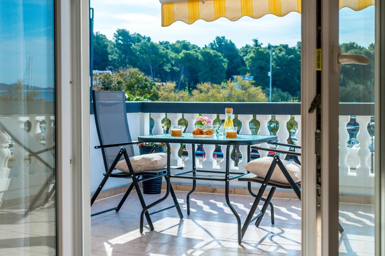 Apartment And Rooms Dalmatiko Vodice Exterior foto