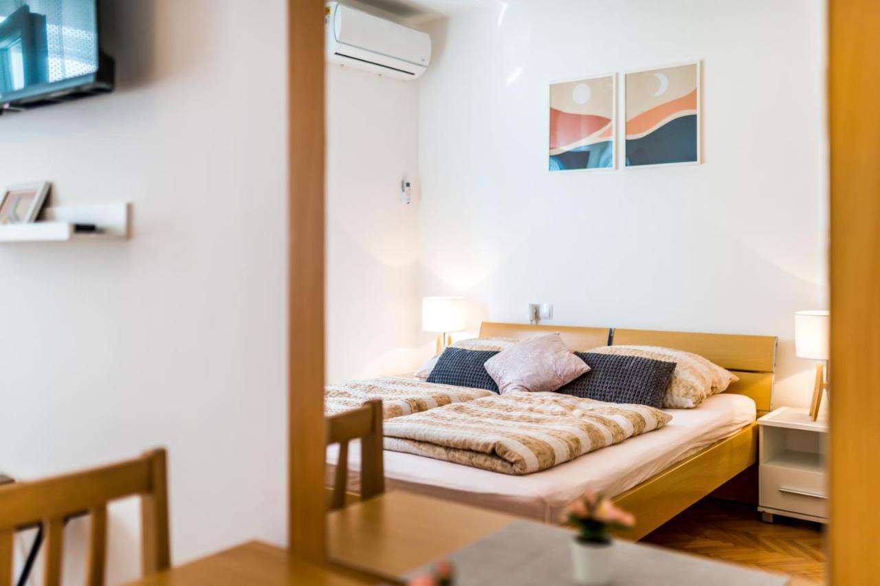 Apartment And Rooms Dalmatiko Vodice Exterior foto