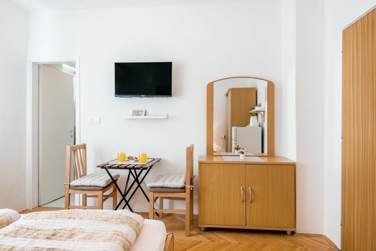 Apartment And Rooms Dalmatiko Vodice Exterior foto